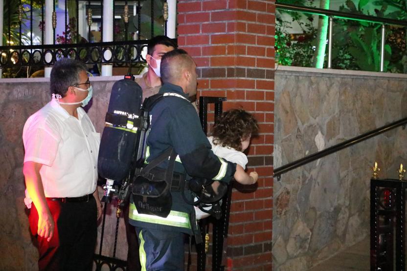 Yüzme havuzunun klor tankı sızdırdı: 100 kişi zehirlendi