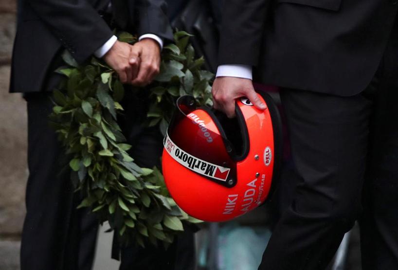 Niki Lauda son yolculuğuna uğurlandı