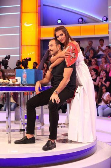 Demet Akalın: Hamileyken kendimi şişlemeyi düşündüm