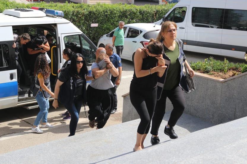 Adanada fuhuş şüphelisi 20 kişi adliyede