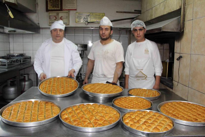 Gaziantepli baklavacıların tatlı mesaisi