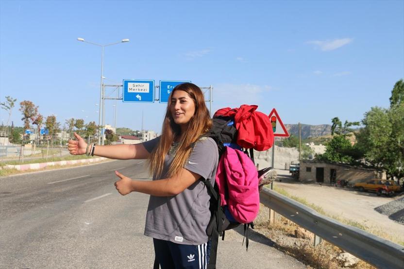19 yaşındaki Dilara otostopla Türkiyenin 80 ilini gezdi