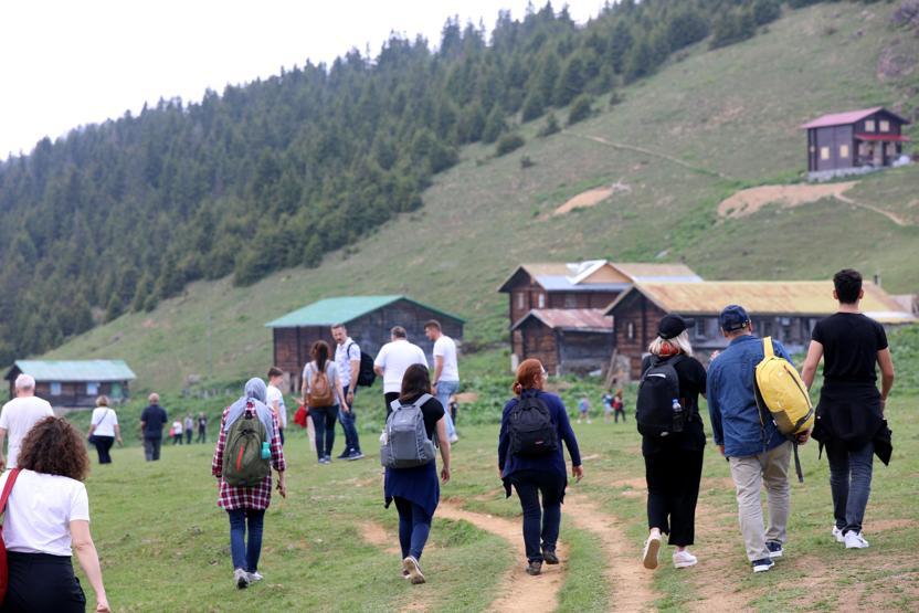Bulutların üzerindeki yaylaya tatilci akını