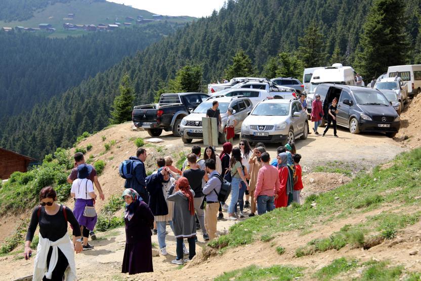 Bulutların üzerindeki yaylaya tatilci akını
