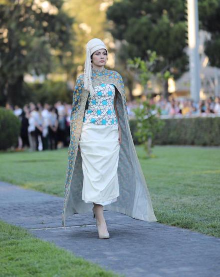 Hipodromda defile ve yarış heyecanı