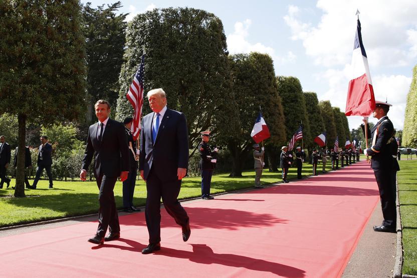 Macron-Trump görüşmesine damga vuran görüntü