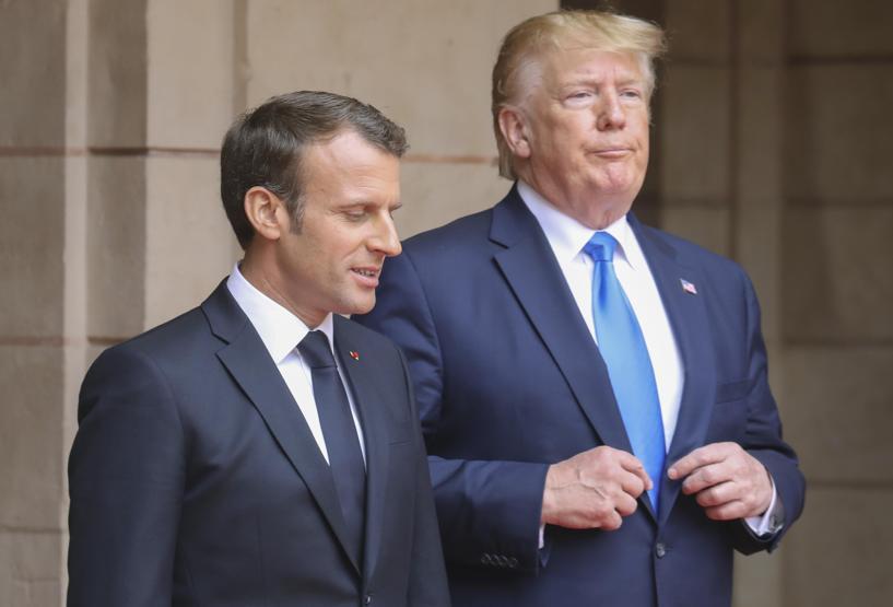 Macron-Trump görüşmesine damga vuran görüntü