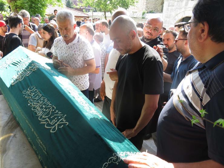 Ünlü Rapçi Cezanın babası son yolculuğuna uğurlandı