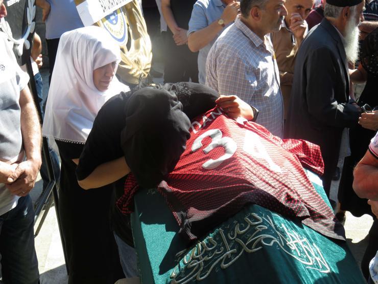Ünlü Rapçi Cezanın babası son yolculuğuna uğurlandı