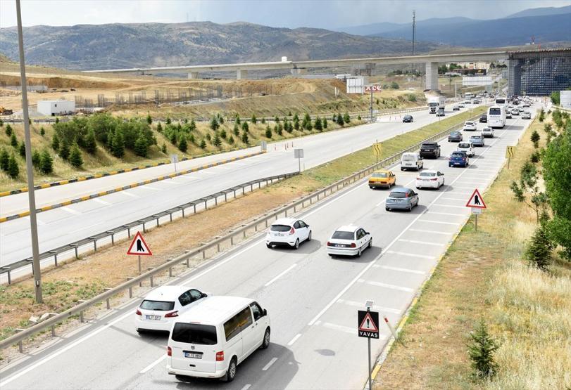 Bayram tatili dönüş yolunda trafik yoğunluğu