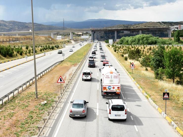 Bayram tatili dönüş yolunda trafik yoğunluğu