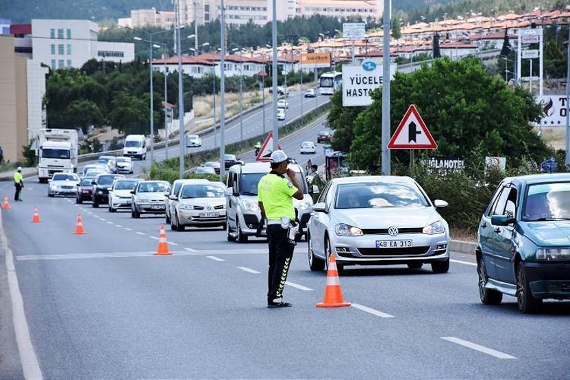 Bayram tatili dönüş yolunda trafik yoğunluğu