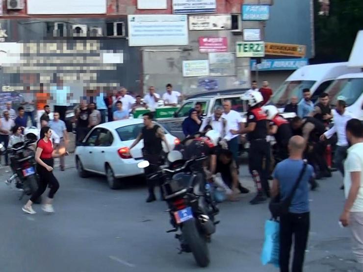 Esenyurtta laf atma kavgası kamerada