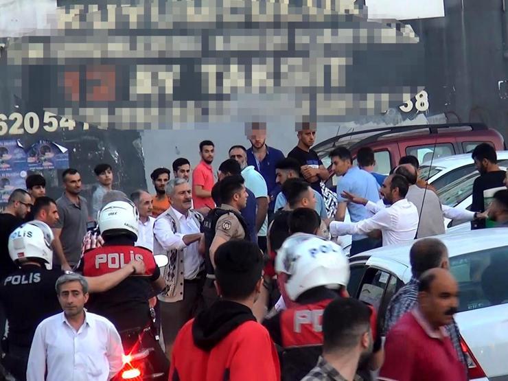 Esenyurtta laf atma kavgası kamerada