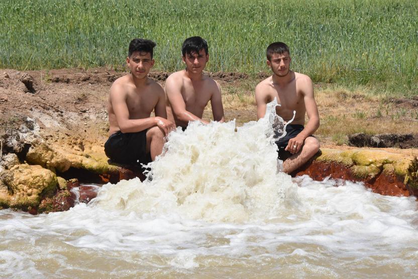 Köylülerin doğal jakuzi keyfi
