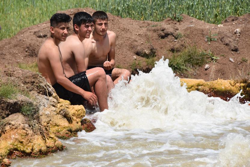 Köylülerin doğal jakuzi keyfi