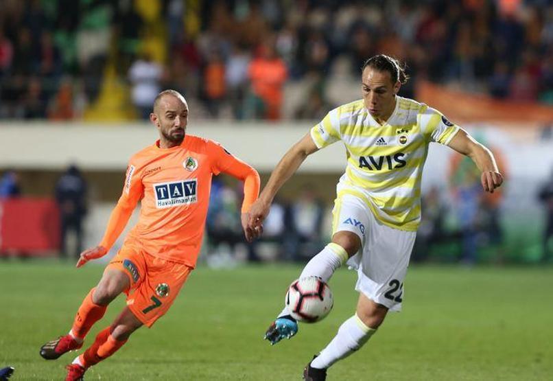 Yıldız futbolcular için askerlik vakti... İşte bedelli askerlik yapacak futbolcular