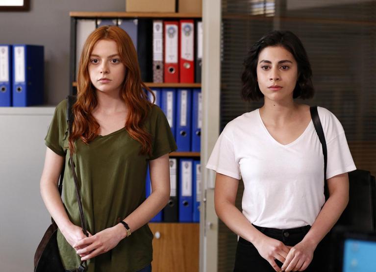 Leke 8. bölüm fragmanı: Cem, Yasemine evlilik teklifi edecek mi