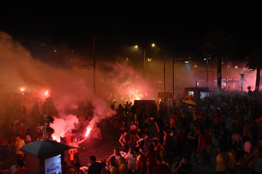 Göztepeden coşkulu kutlama