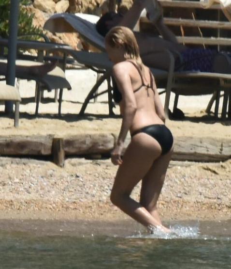 Burcu Esmersoy yürek hoplattı