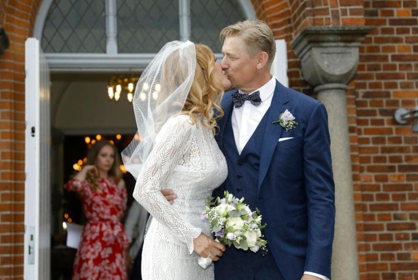 Peter Schmeichel eski Playboy güzeli ile evlendi