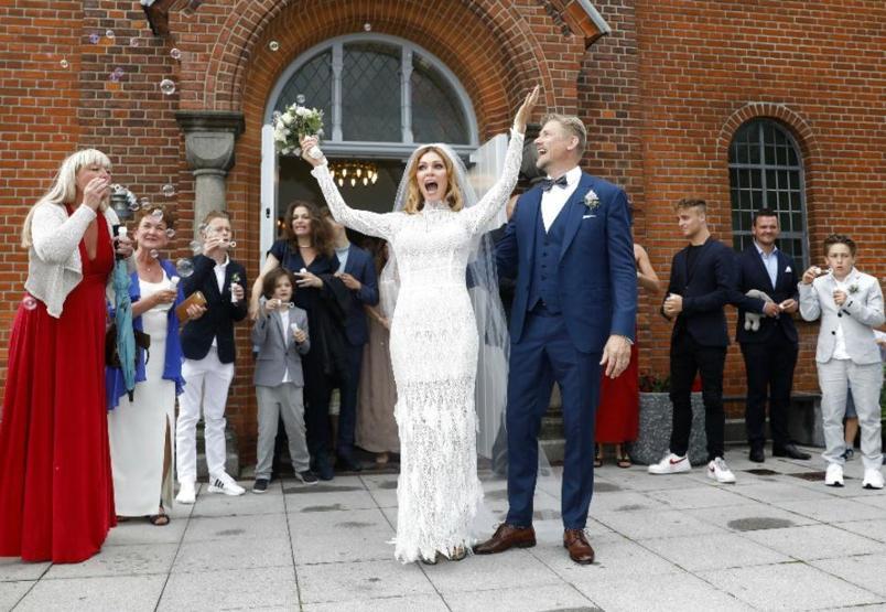 Peter Schmeichel eski Playboy güzeli ile evlendi