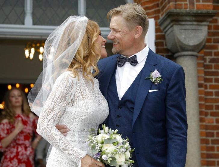 Peter Schmeichel eski Playboy güzeli ile evlendi