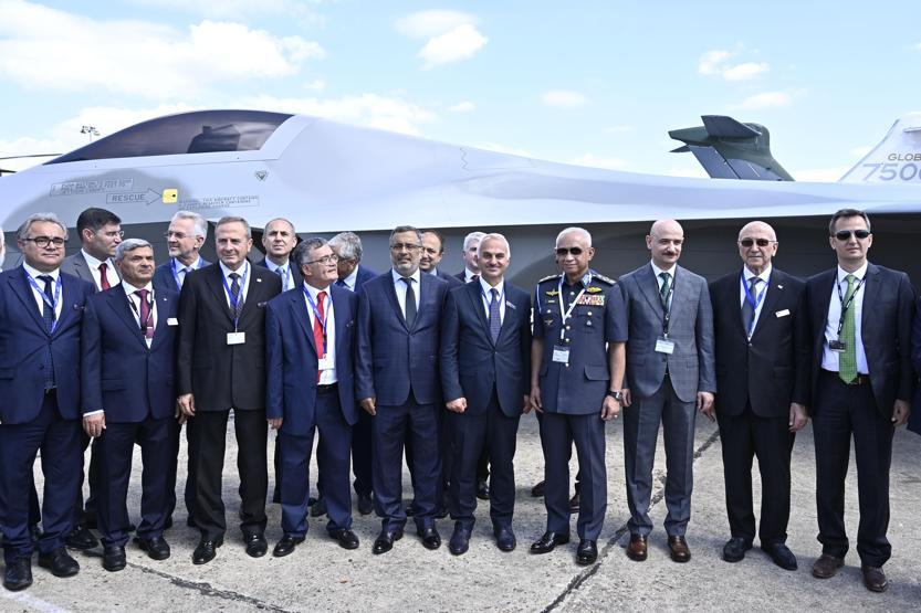 Paris Havacılık Fuarında milli savaş uçağı rüzgarı esti