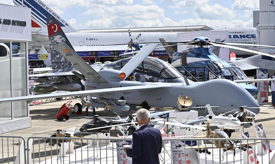 Paris Havacılık Fuarında milli savaş uçağı rüzgarı esti