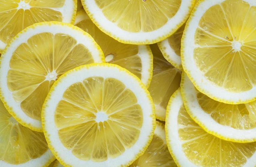 Başucunuza limon dilimleri koyup uyuduğunuzda bakın vücudunuza neler değişiyor