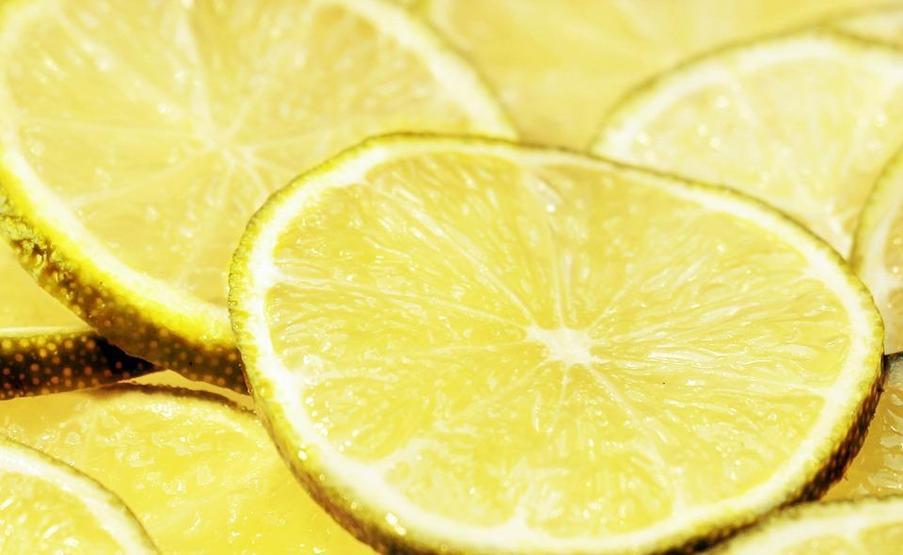 Başucunuza limon dilimleri koyup uyuduğunuzda bakın vücudunuza neler değişiyor