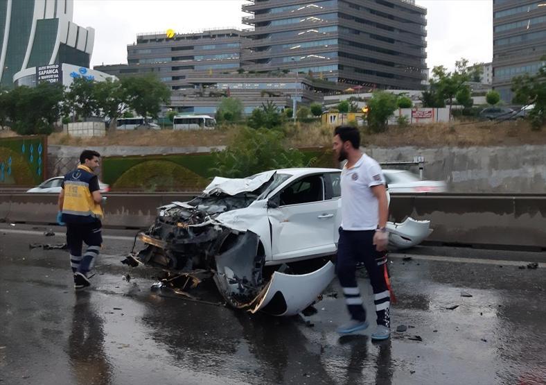 Maltepede zincirleme trafik kazası: Yaralılar var