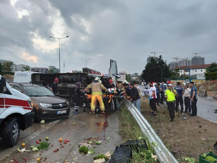 Maltepede zincirleme trafik kazası: Yaralılar var