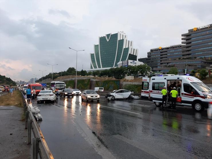 Maltepede zincirleme trafik kazası: Yaralılar var