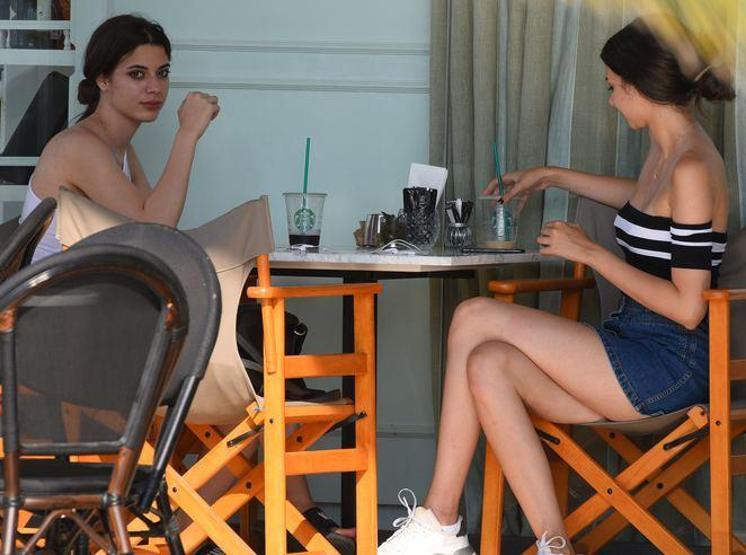 Deren ve Derinin kahve keyfi