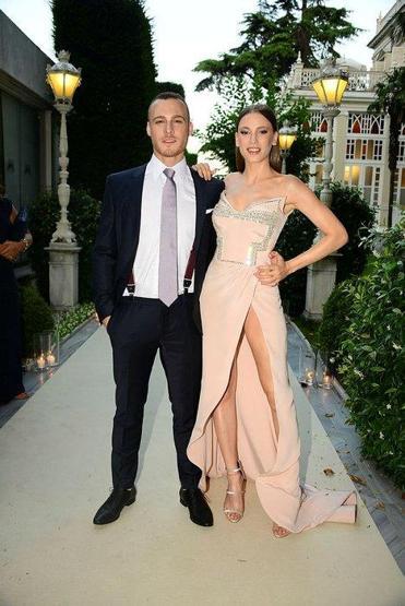 Serenay Sarıkaya ile Kerem Bürsin barıştı mı