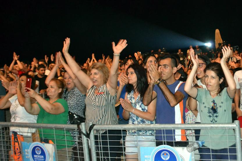 Sibel Tüzünden davul şov