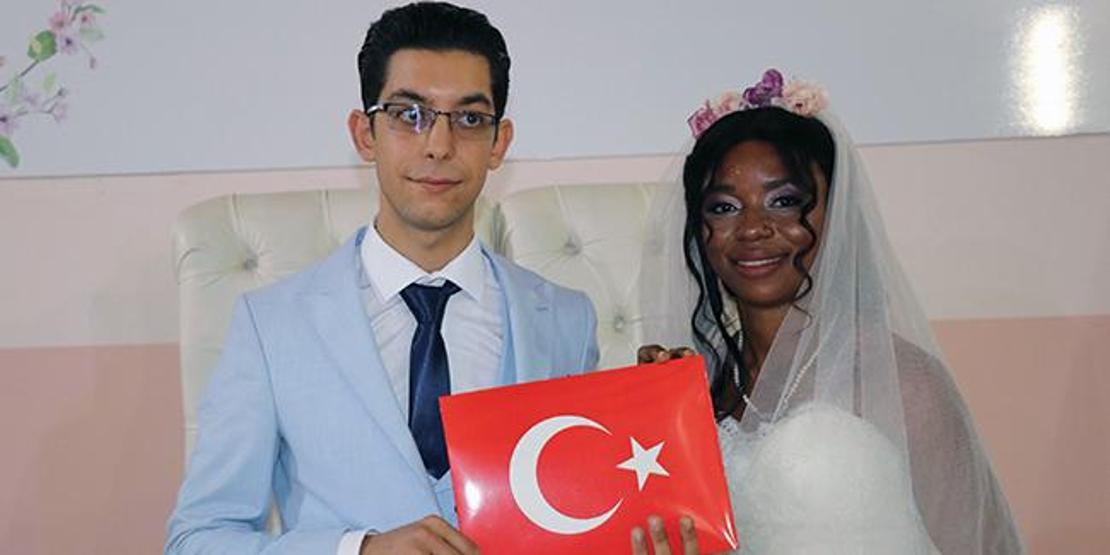 Denizliye Fildişi Sahilinden gelin geldi