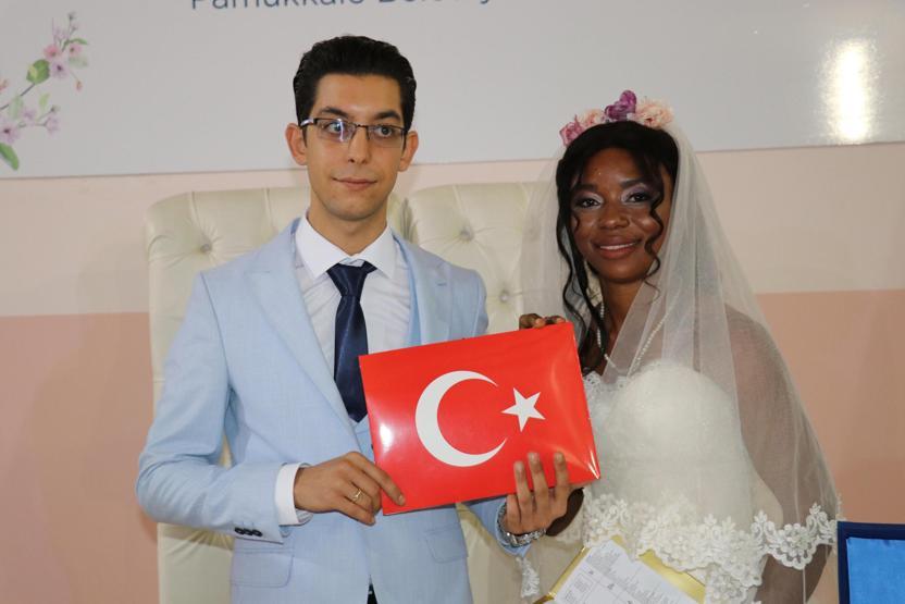 Denizliye Fildişi Sahilinden gelin geldi