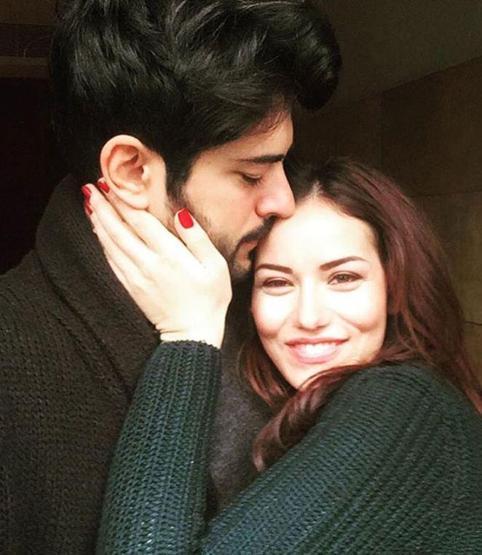 Burak Özçivit ailesinden ayrı düştü