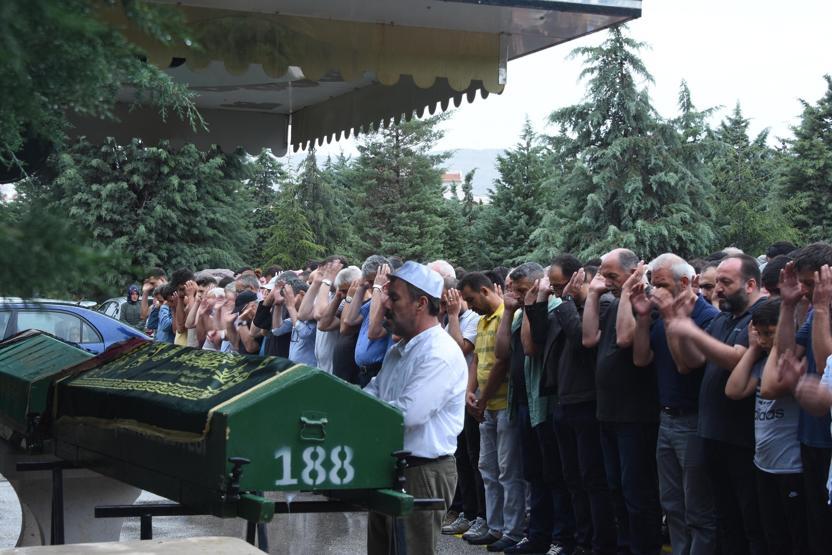 Şeyma öğretmen ve kardeşi toprağa verildi