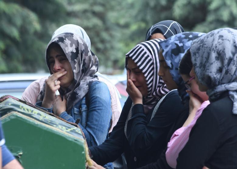 Şeyma öğretmen ve kardeşi toprağa verildi