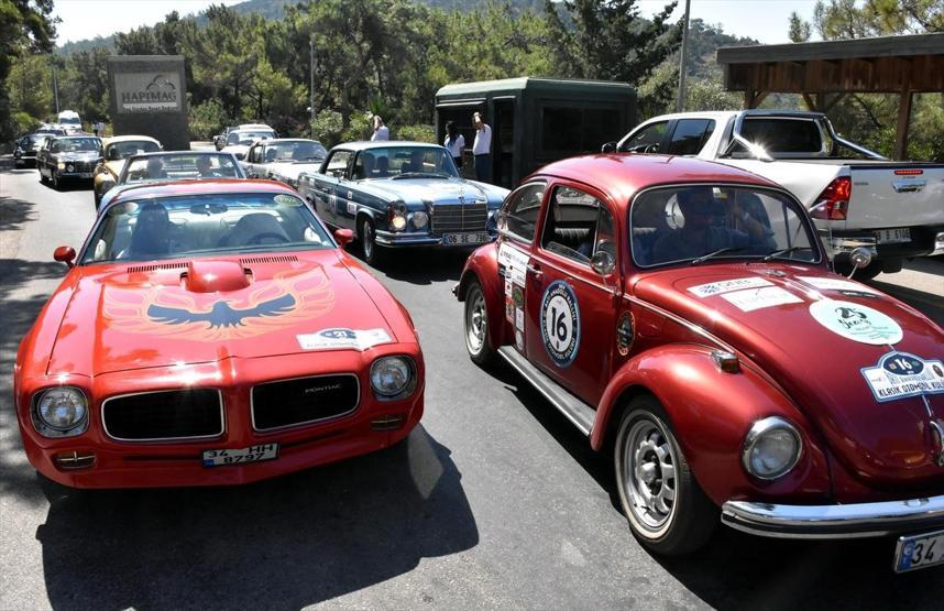 Klasik otomobil tutkunları rallide buluştu