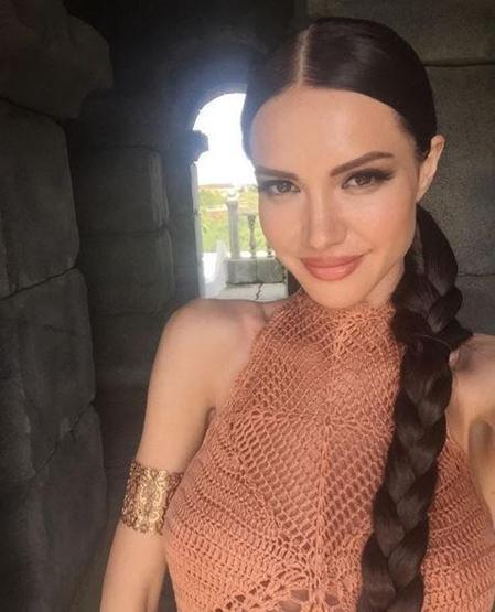 Rumen şarkıcı Otilia modacı oldu