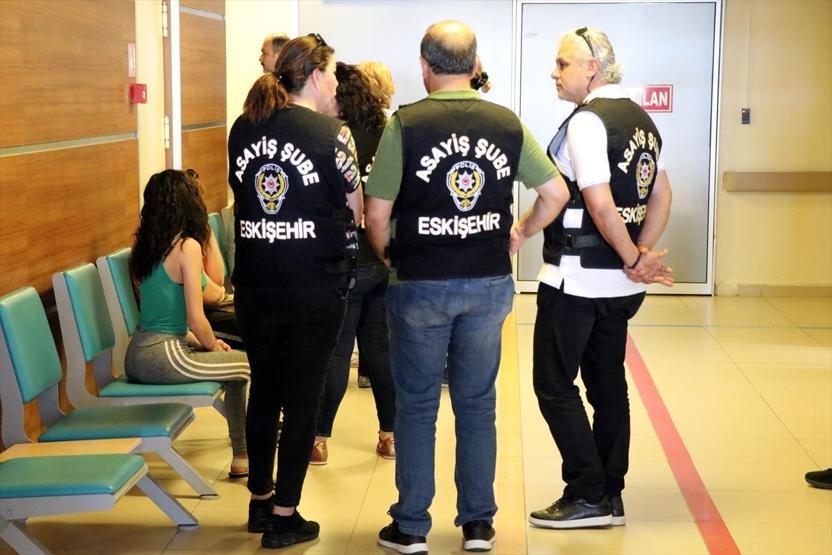 Ünlü iş adamı ve eşini gasp eden 6 zanlı Türkiyeye iade edildi