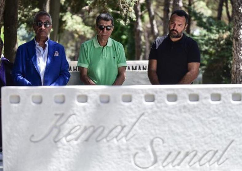 Kemal Sunal, vefatının 19. yılında mezarı başında anıldı