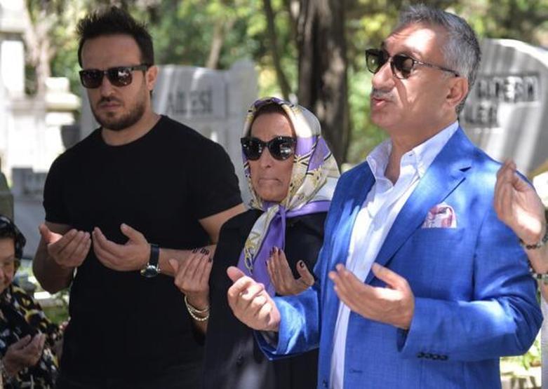 Kemal Sunal, vefatının 19. yılında mezarı başında anıldı