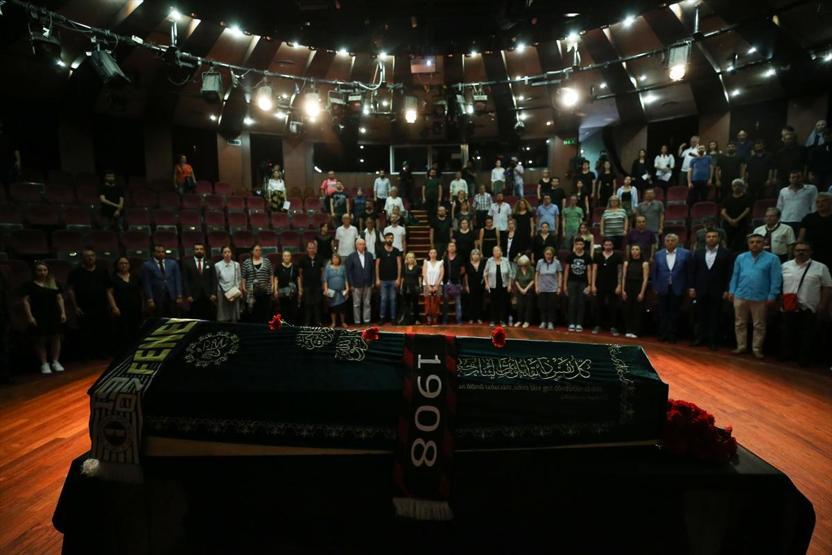 Küçük İskender son yolculuğuna uğurlandı