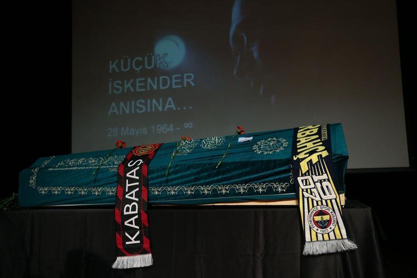Küçük İskender son yolculuğuna uğurlandı