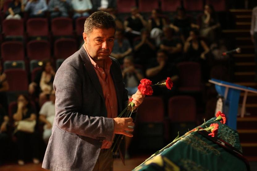 Küçük İskender son yolculuğuna uğurlandı
